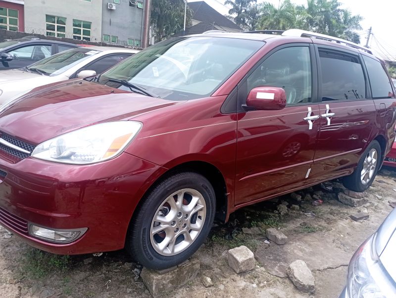Thumbnail 3 of 2005 Toyota Sienna LE